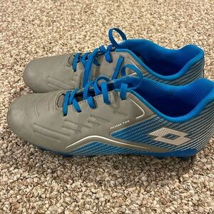 Boys soccer cleats- like new . Size 5.5